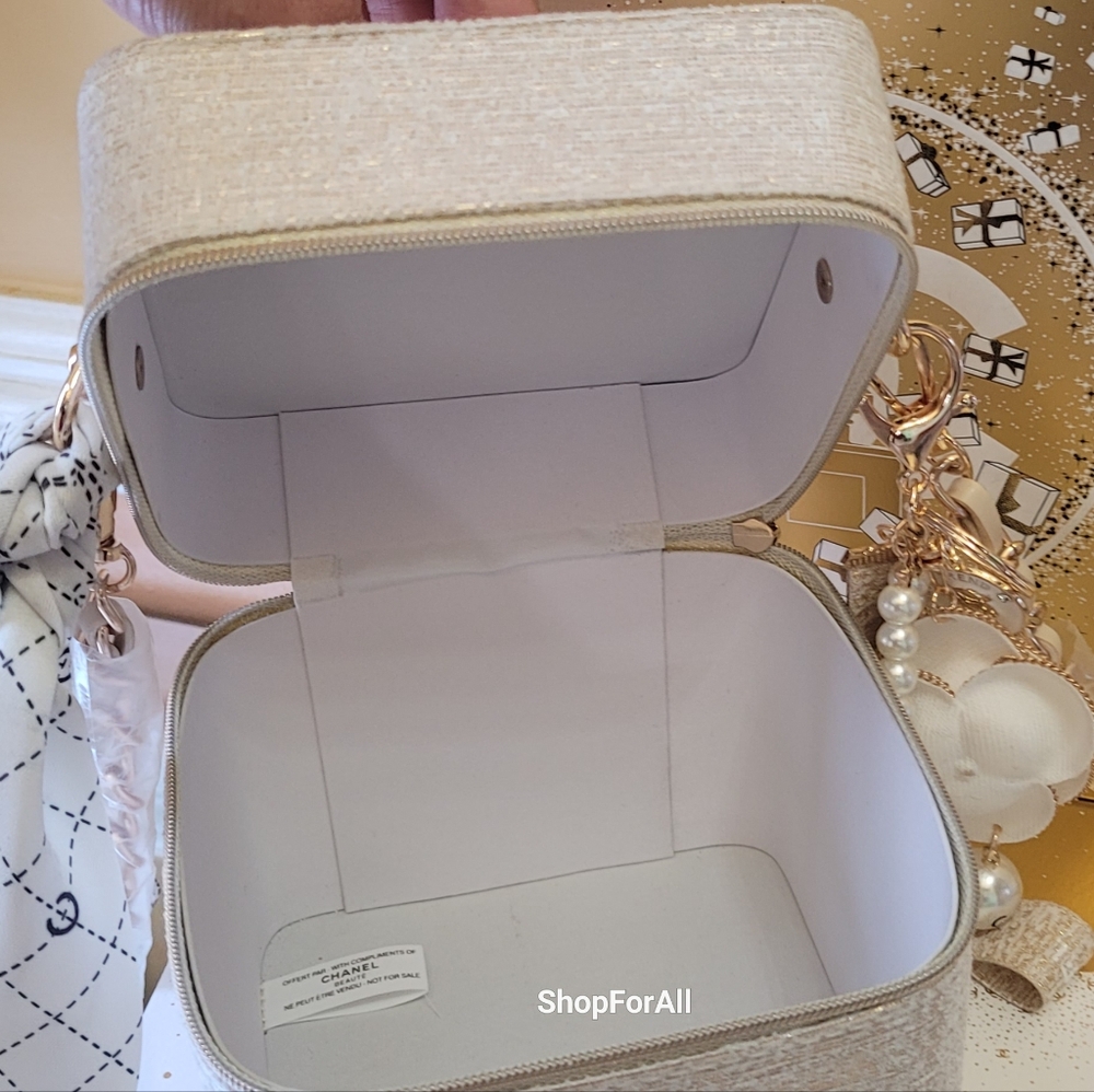 Chanel - Picture 12 of 16